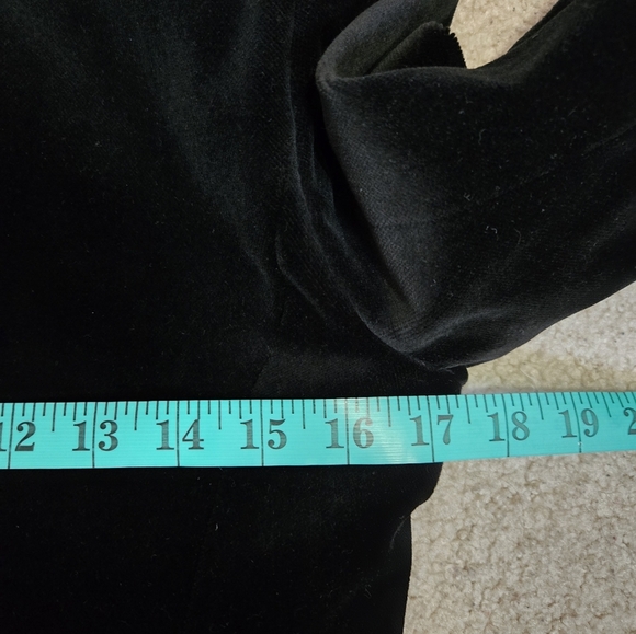 J.CREW Black Crushed Velvet Schoolboy Blazer. Size 2 - Picture 10 of 11